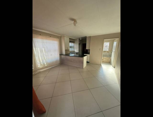 2 BEDROOM HOUSE FOR SALE IN ROSSLYN